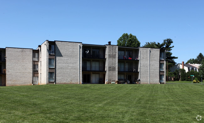 Building Photo - TOWNE CREST APARTMENTS