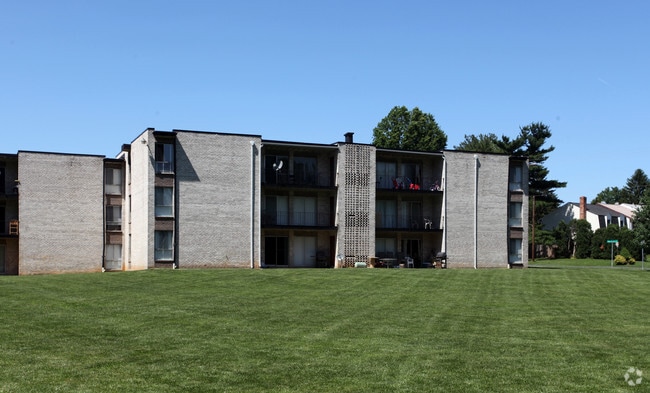 Town Crest Apartments and Townhomes - TOWNE CREST APARTMENTS