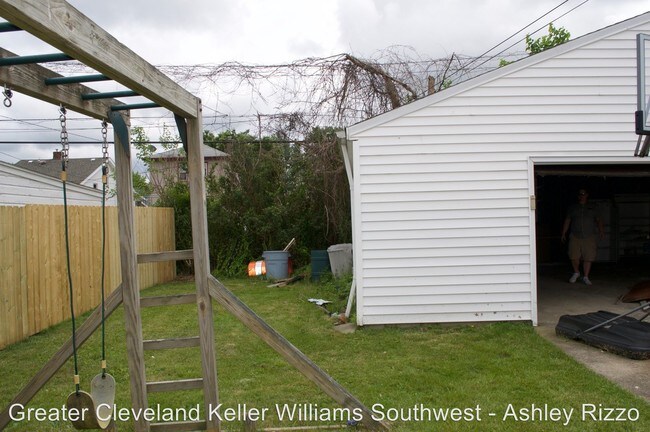 Building Photo - 6115 Merkle Ave