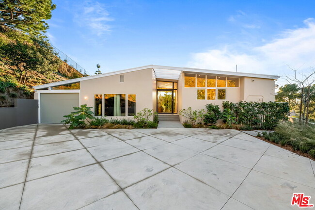 Building Photo - 3008 Paulcrest Dr