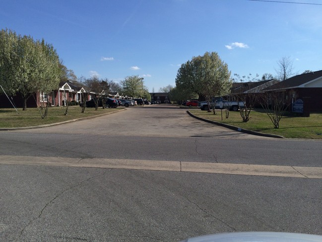 Building Photo - Cottonwood Apartments