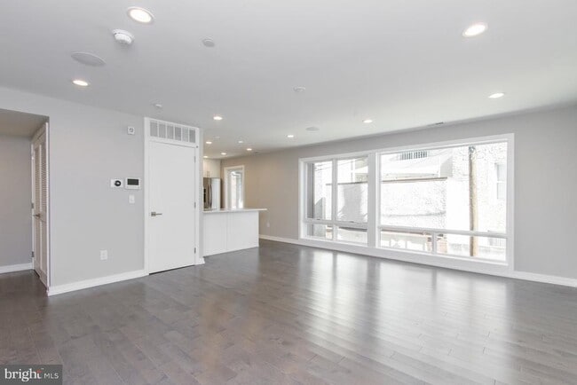 Building Photo - 712-14 S Sartain St