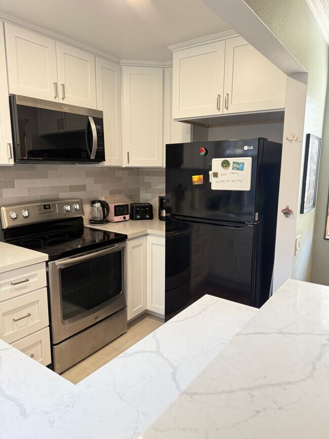 Building Photo - Centrally located Mission Valley 2 bedroom condo