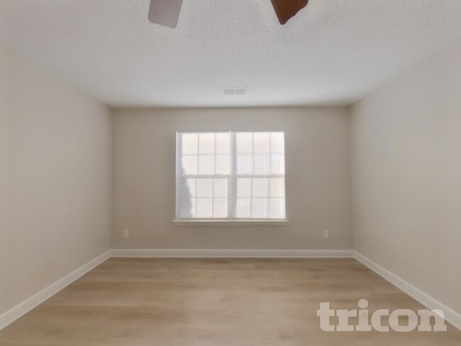 Building Photo - 2918 Brekonridge Centre Dr