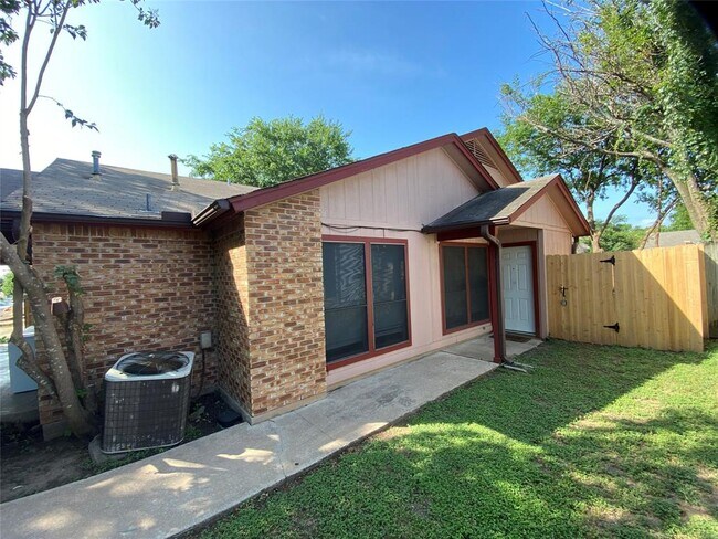 Foto del edificio - 316 W William Cannon Dr