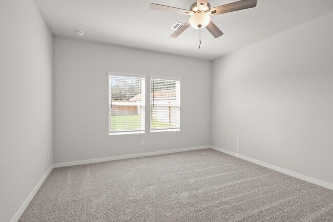 Foto del edificio - 496 Shoreview Dr