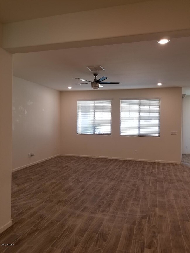 Foto del edificio - 4861 S Ellesmere St