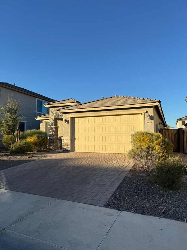 Building Photo - 3 BEDROOM IN LITCHFIELD PARK