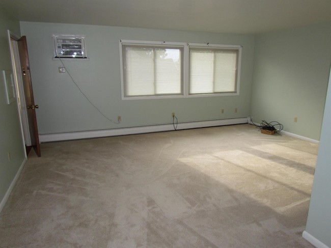 Interior Photo - 811 N 6th St