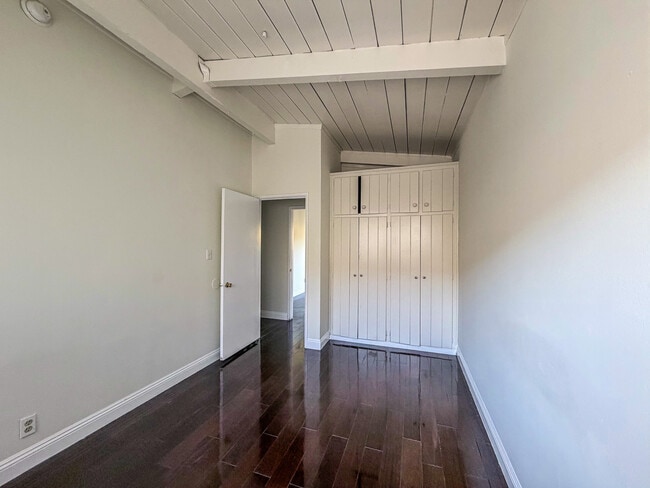 1 Bedroom / Closet - 243 1/2 S Church Ln