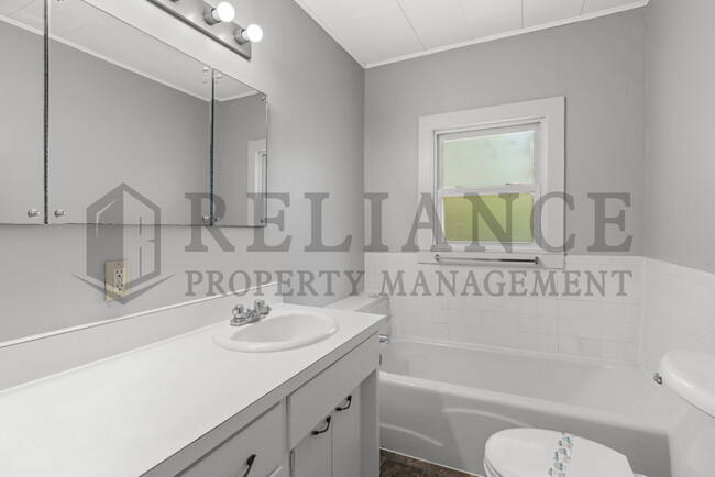 Building Photo - 217 N Daily Rd