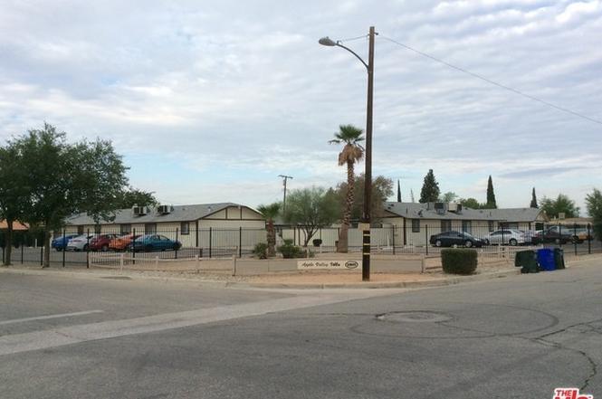 Building Photo - Apple Valley Villa