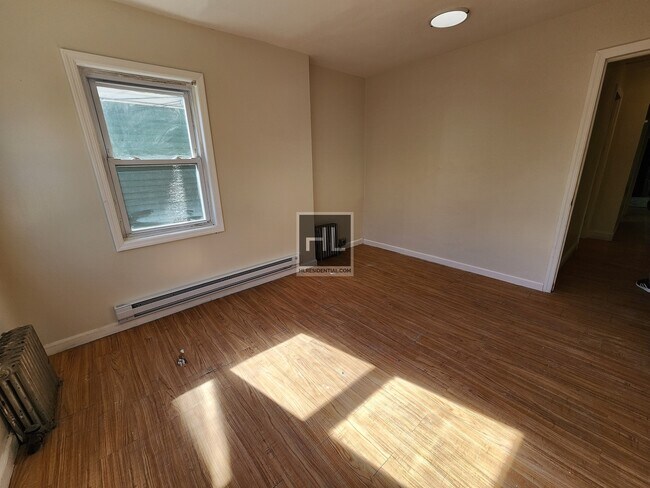 Building Photo - 59 PLACE WOODSIDE
