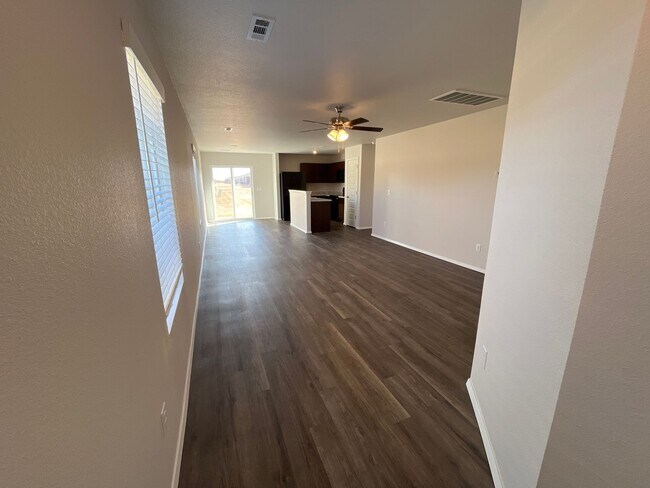 Foto del edificio - *Pre-leasing* Three Bedroom | Two Bath Hom...