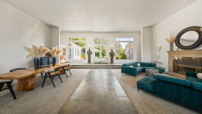 Foto del edificio - Hilltop Estate in Green Valley-Fully Furni...