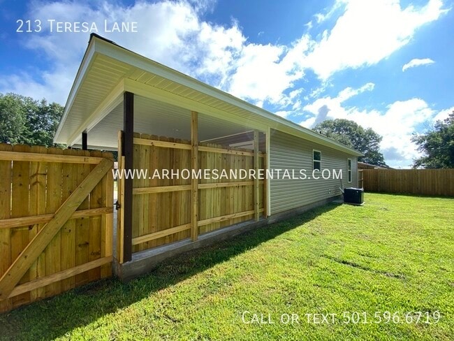 Building Photo - 213 Teresa Lane | $1295 | 3 beds, 1 full bath