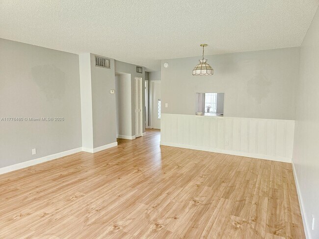 Foto del edificio - 1000 NE 14th Ave