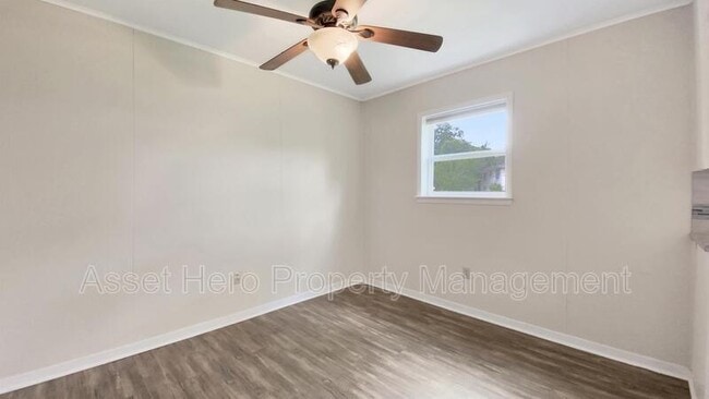 Foto del edificio - 205 Redmond Dr