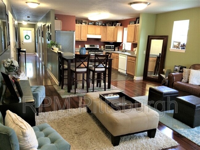 Building Photo - 916 Etna Cir