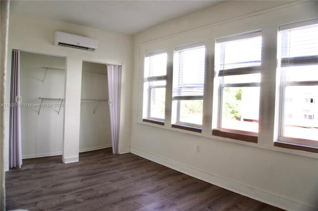 Building Photo - 501 SW 6th Ct