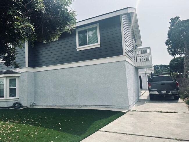 Foto del edificio - 4624 W 166th St