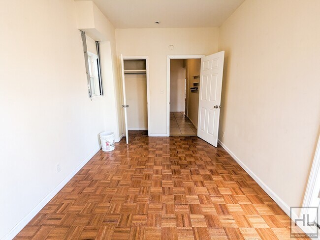 Foto del edificio - 249 12 STREET
