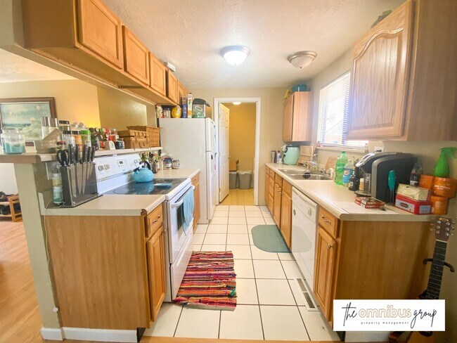 Building Photo - 2BD/1BA Home with Great Outdoor Space!
