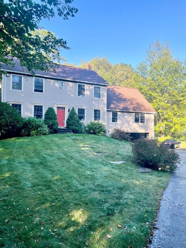 Foto principal - Sublet available now to May. Stunning 5 be...