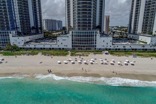 Foto del edificio - 15901 Collins Ave