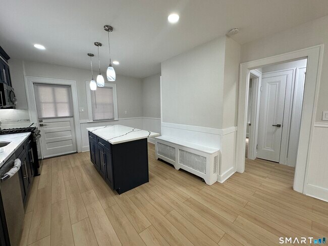 Foto del edificio - 332 Robbins St