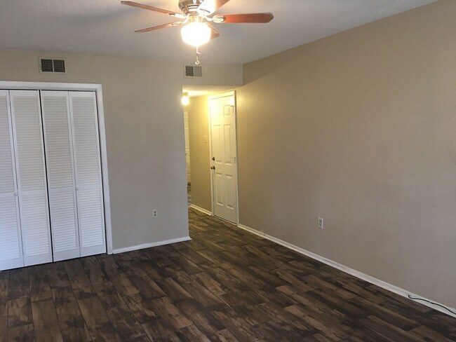 Foto del edificio - 3 Bed 1 Bath Home