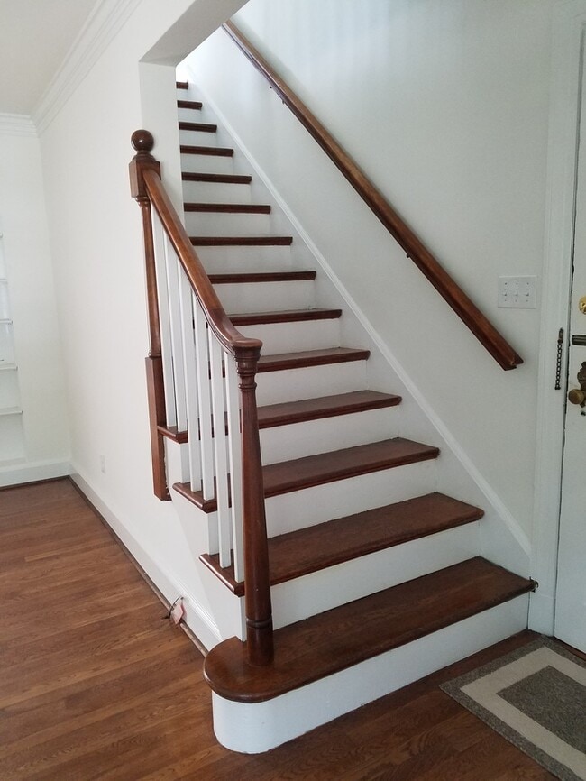 Building Photo - Hayes Barton Duplex for rent