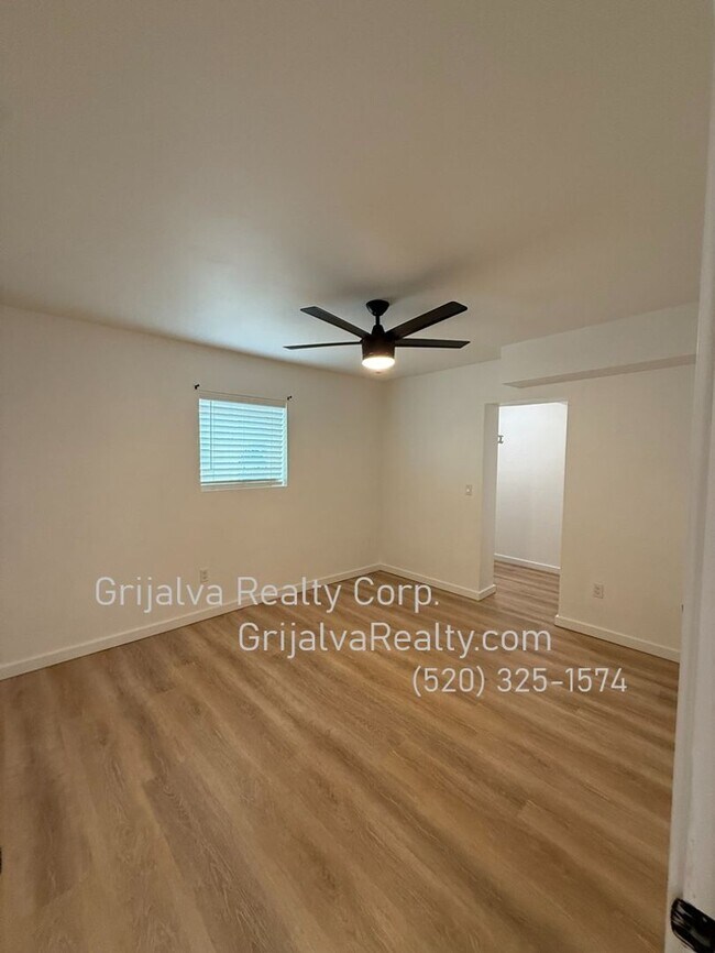 Foto del edificio - 2924 N Winstel Blvd