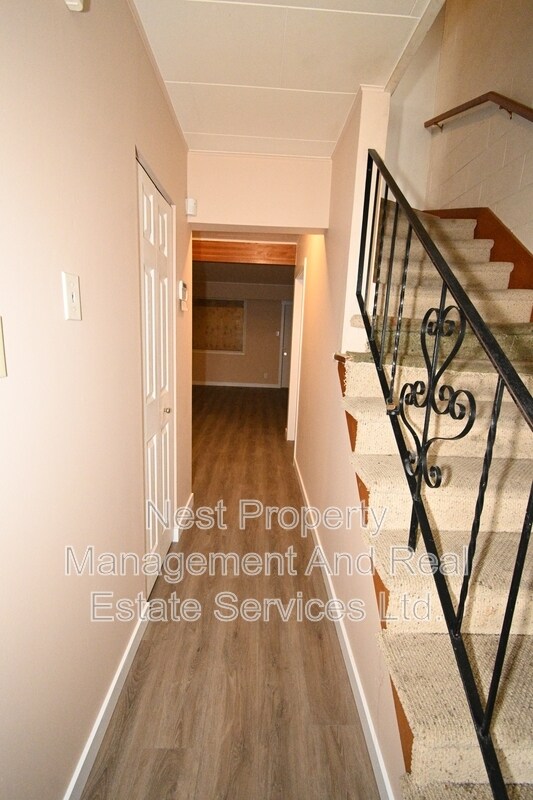 Building Photo - 588 Central St E