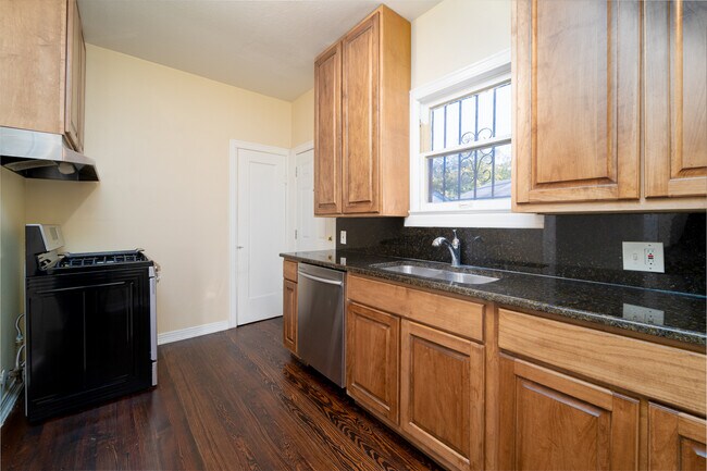 Foto del edificio - 120 S Smith St