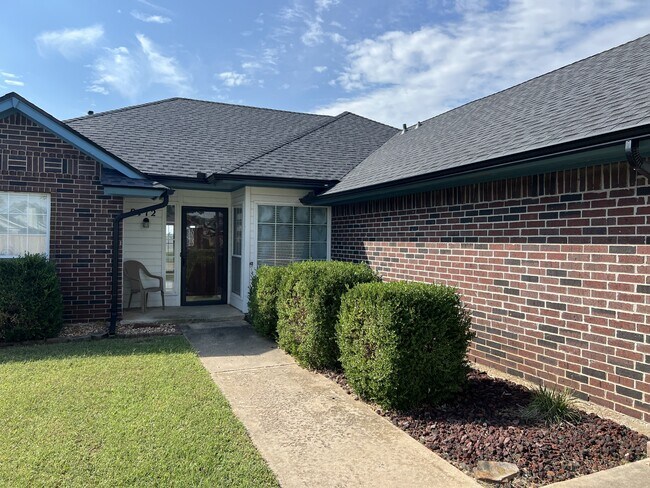 Photo - 9712 Grissom Dr (Midwest City, OK) House