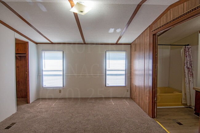 Foto del edificio - Charming 3-Bed, 2-Bath Home in Glendale Es...