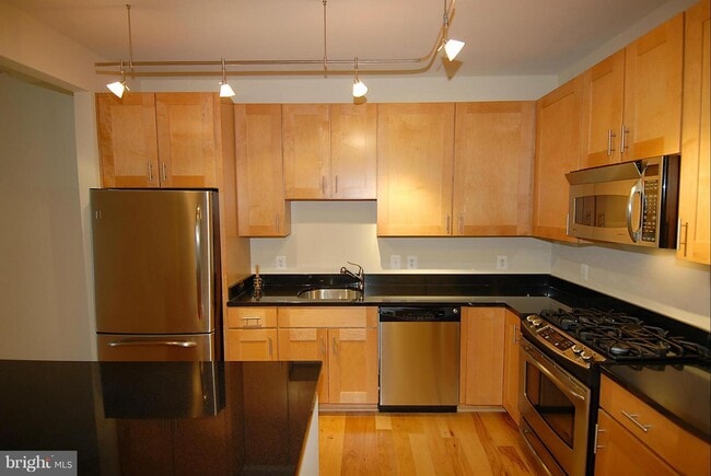 Building Photo - 2200 N Westmoreland St