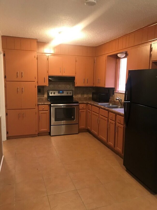 Building Photo - NEWLY REMODELED WEST SHREVEPORT HOME