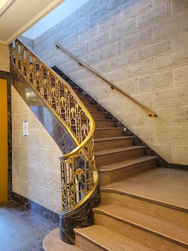 Foto del edificio - 4015 N Milwaukee Ave
