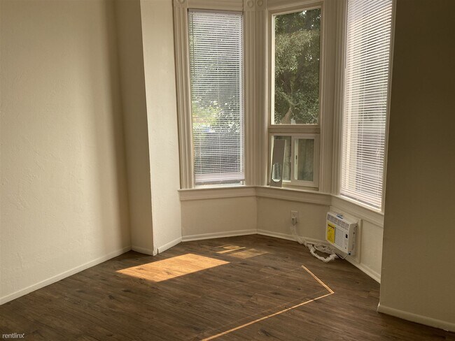 Building Photo - 2 br, 1 bath House - 415 E 10th St