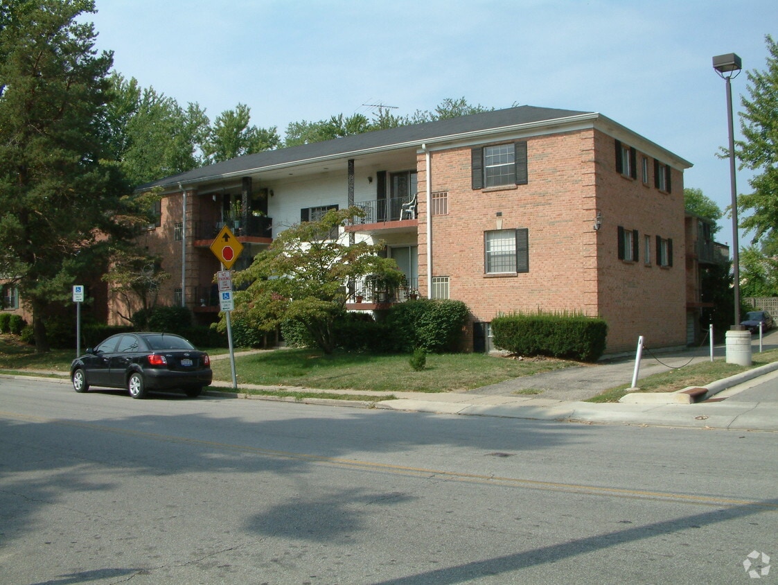Primary Photo - 1721 Beacon St