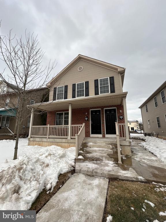 Building Photo - 414 W 7th St