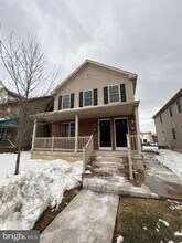 Building Photo - 414 W 7th St