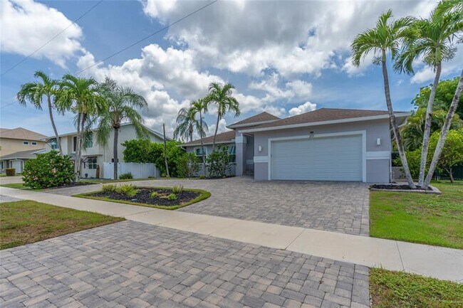 Building Photo - 201 S Bahama Ave