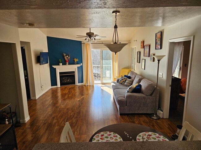 Building Photo - 3845 S Canyon River Way