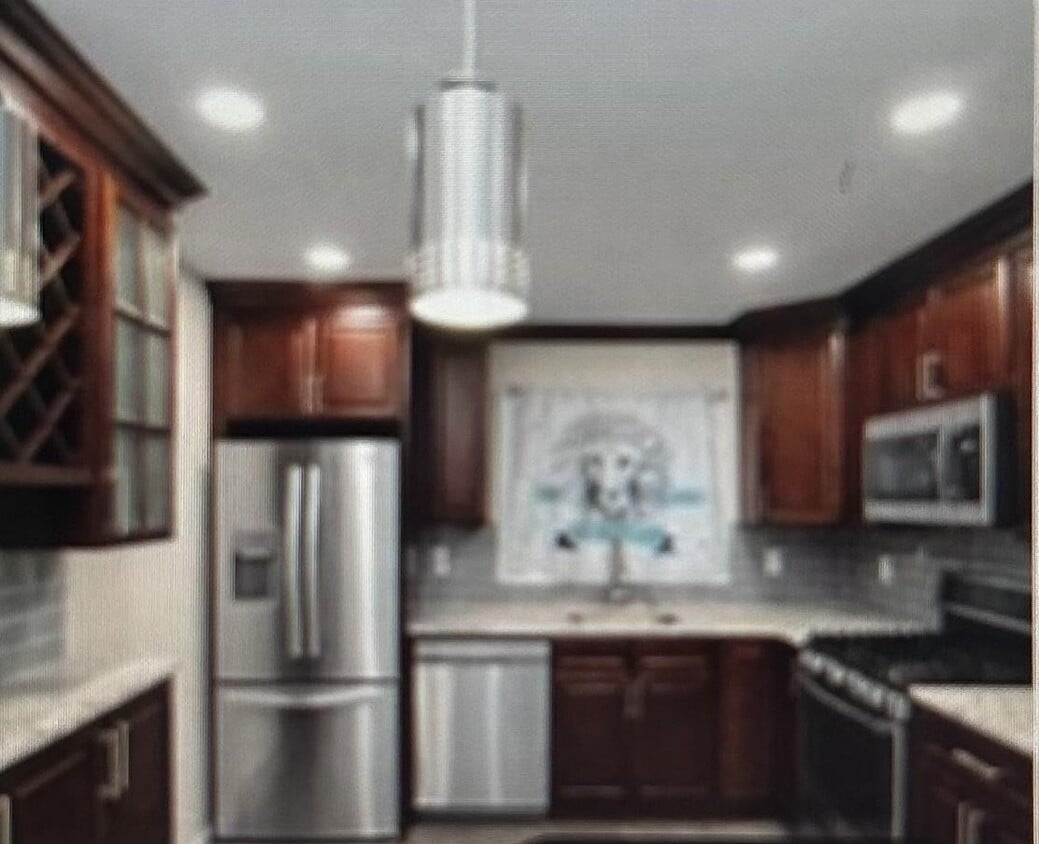 Building Photo - 157 Roosevelt Ave