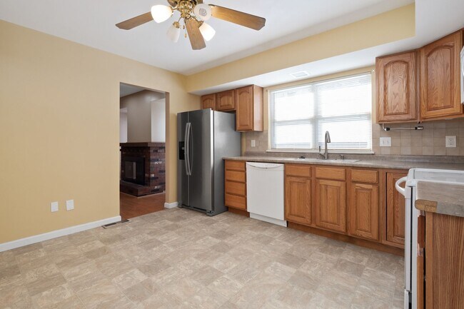Building Photo - Single Family Home in Florissant (3 Bed/2 ...