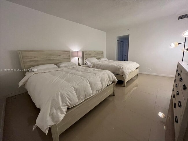 Building Photo - 5601 Collins Ave