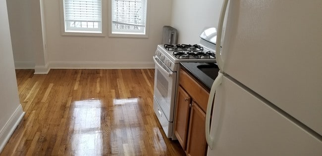 Kitchen - 10 Yeamans St